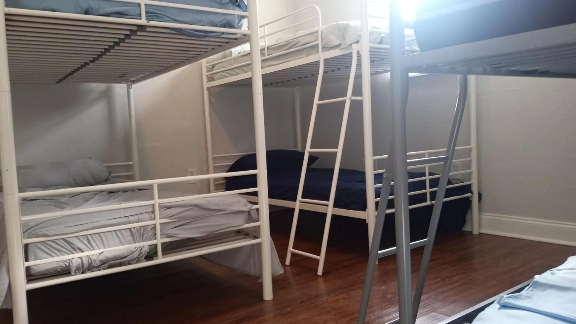 Pensionat Rooster Hostel Tampa